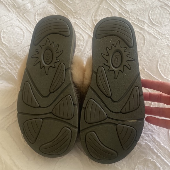 Ugg slippers - Picture 3 of 4